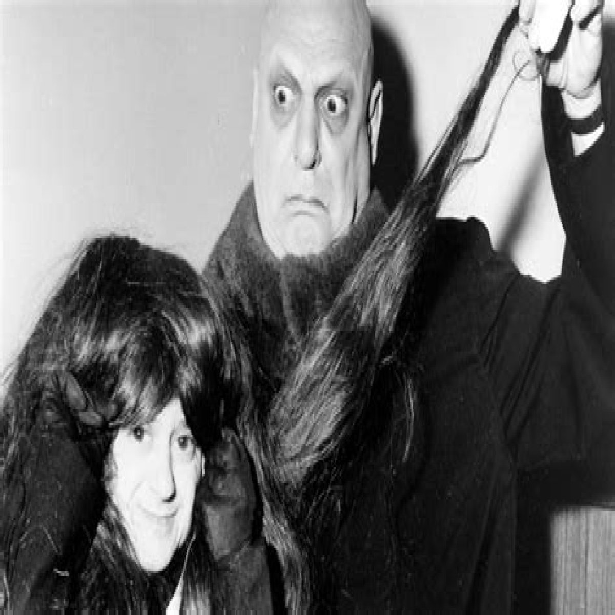 

	
		Felix Silla, Cousin Itt on ‘The Addams Family,’ Dies at 84
	
	