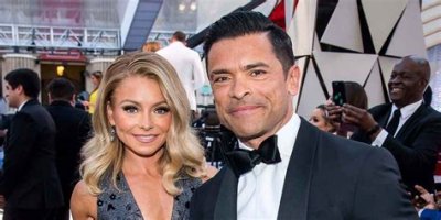 Kelly Ripa Is 'So Grateful' Mark Consuelos Took a Topless Photo of Her