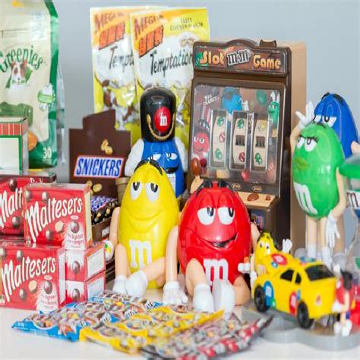Meet the Mars family, heirs to the Snickers and M&M's candy empire, who spent years avoiding the limelight and are America’s third-wealthiest family 'dynasty'