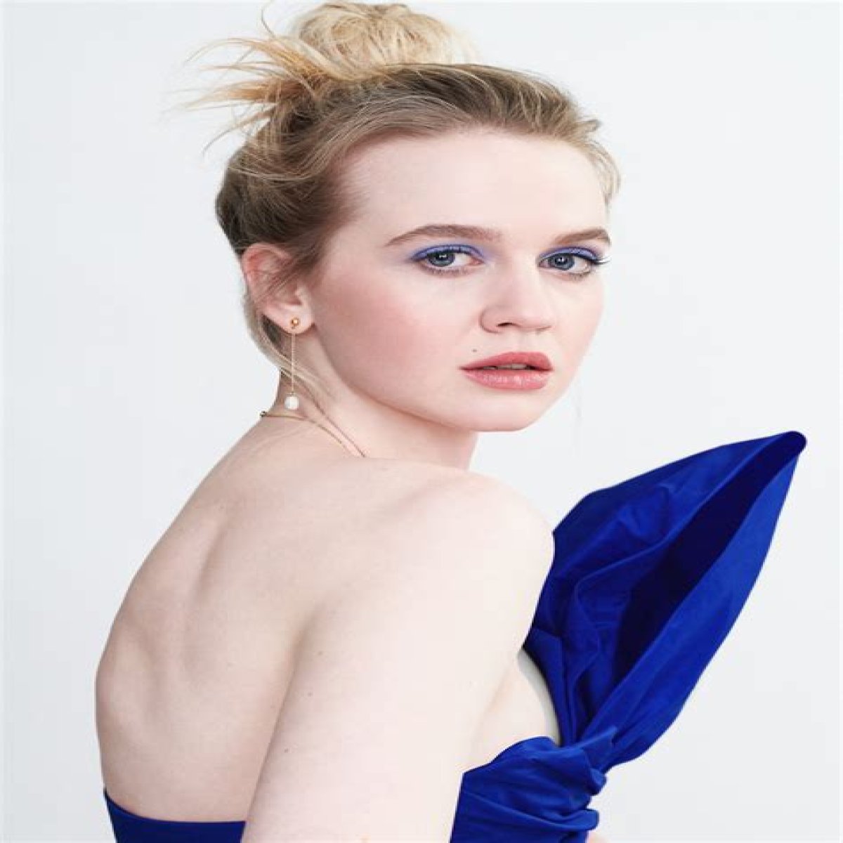 Roan Curtis (TV Actress) - Age, Birthday, Bio, Facts, Family, Net Worth, Height & More