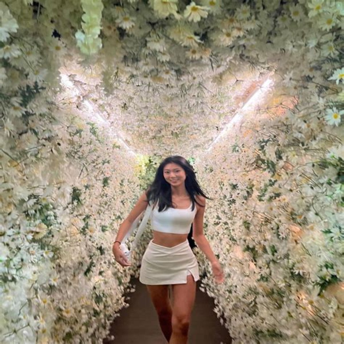   Singles Inferno’s Lee Nadine’s height helped kickstart her modeling career    Fri 23 December 2022 15:35    Kiesha Dosanjh    