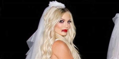 Tori Spelling Wears Dead Bride Halloween Costume Amid Divorce Rumors