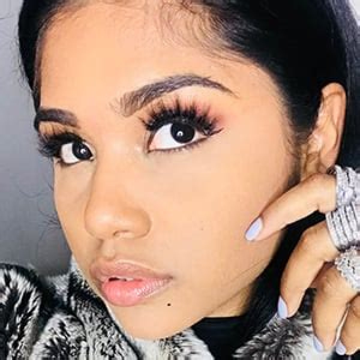 Vanessa Posso (Fashion Designer) - Age, Birthday, Bio, Facts, Family, Net Worth, Height & More